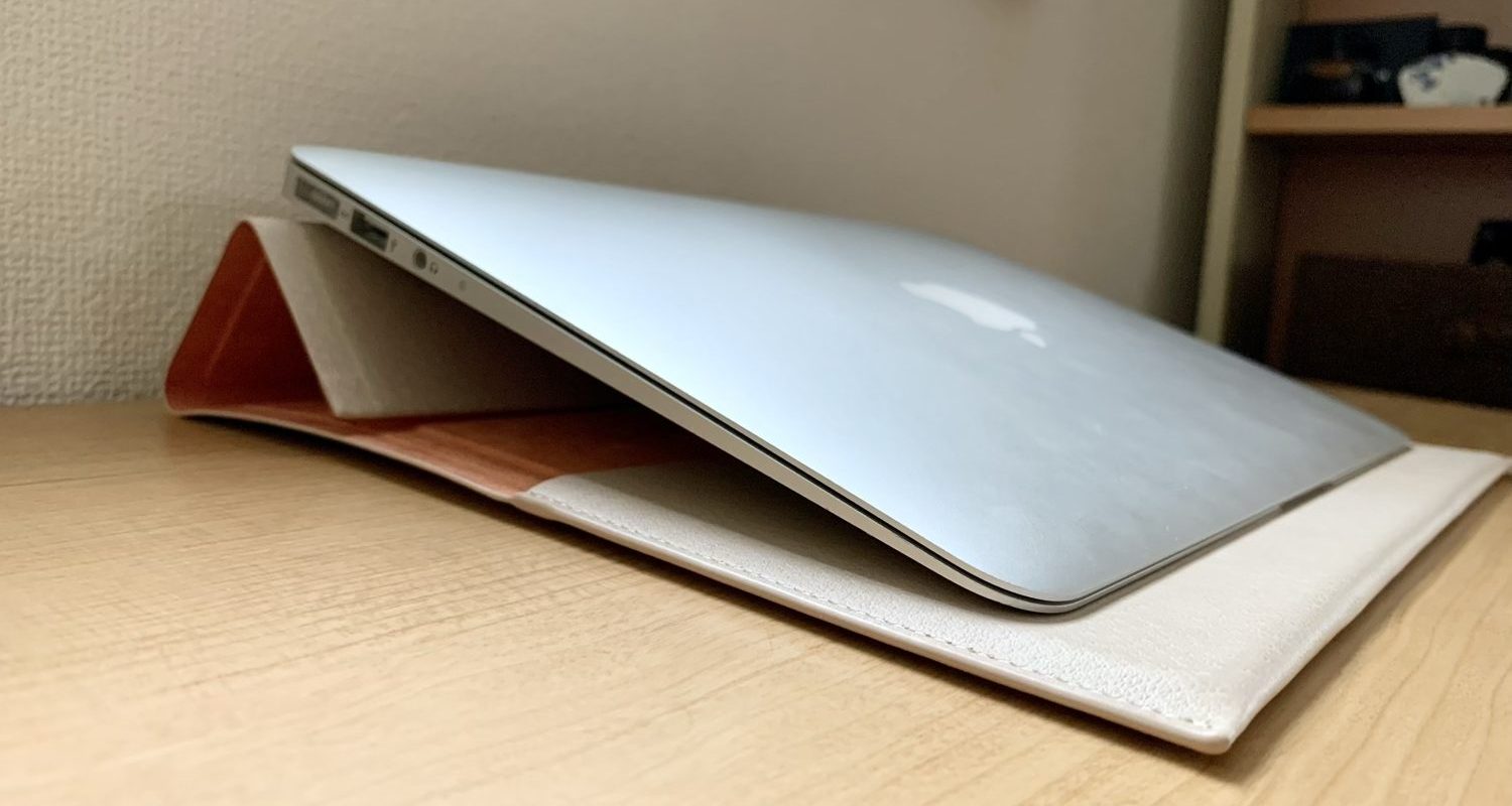 エレコム ケース MacBook Air、MacBook Pro 13インチをスタンドとして使用中