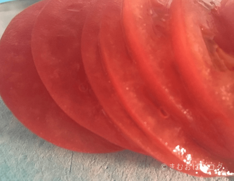 トマトの薄切りも楽