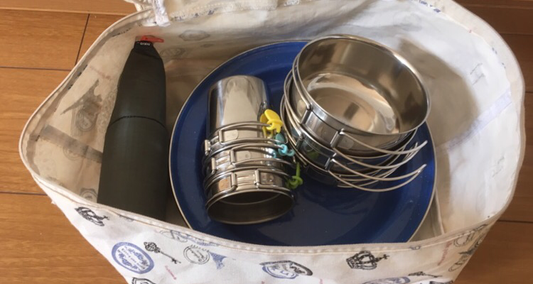 キャンプ用食器と鍋の収納ケースは300均ショップ3coinsで購入 ミニマリストのキャンプ道具 きむおばブログ